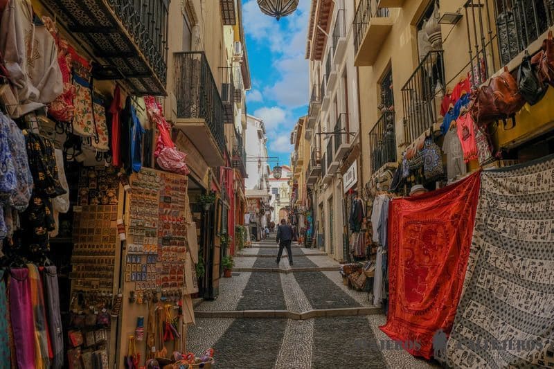 Calle de las Teterías en Granada. TaxiMalaga.net