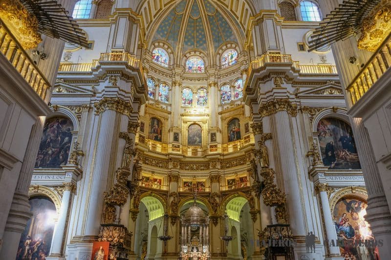 Interior de la Catedral de Granada. Taximalaga.net